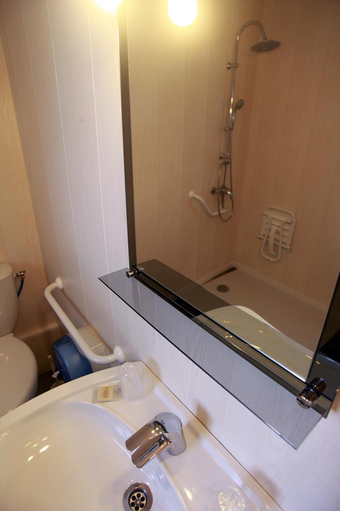 Auberge De La Tour -Appartements- Valros Quarto foto
