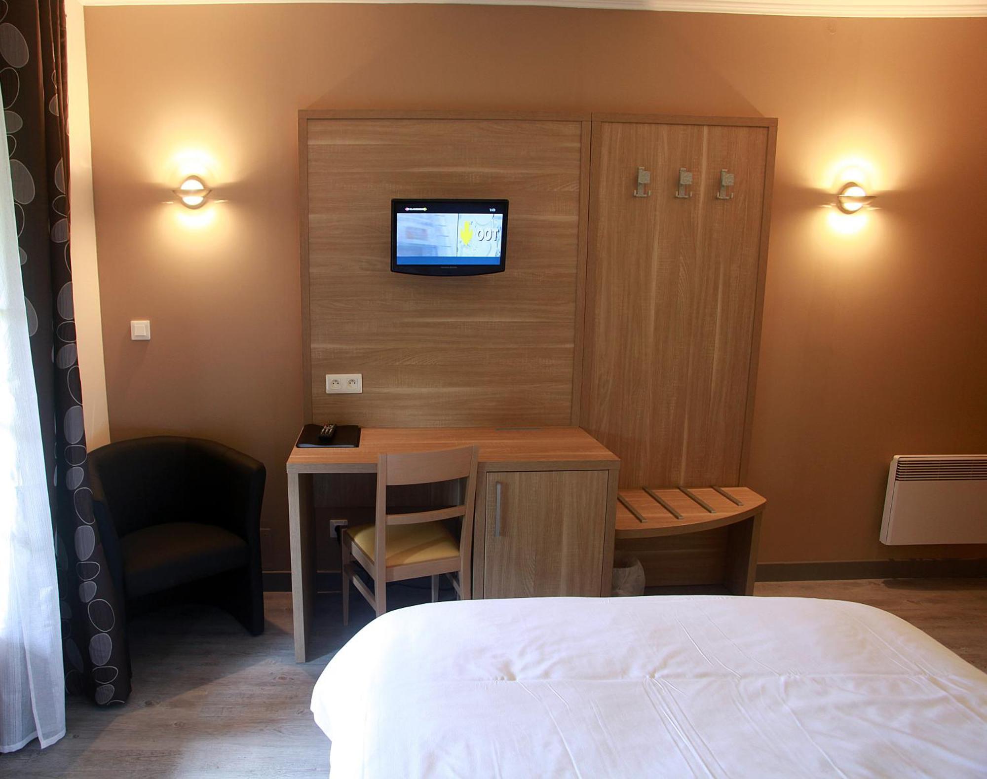 Auberge De La Tour -Appartements- Valros Quarto foto
